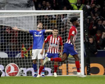 ¡QUÉ GOLAZO DE THOMAS! ¡Desde fuera del área, tremendo disparo que Herrerín no puede detener ni aunque lo quisiera! 