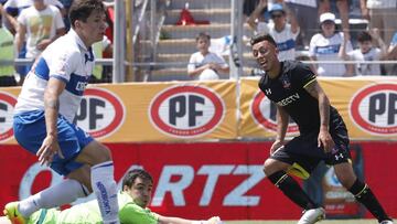 Futbol, Universidad Catolica vs Colo Colo.
 Undecima fecha, Campeonato Apertura 2016-2017.
 El jugador de Colo Colo Martin Rodriguez, derecha, celebra luego de convertir un gol contra Universidad Catolica durante el partido de primera division disputado e