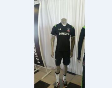 Camiseta de entrenamiento de Colo Colo modelo 2015.