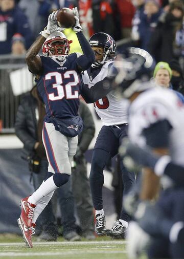 El partido a partir de este momento se volvió loco. primero con una intercepción de Devin McCourty.