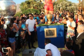 La revolución de Sánchez: así presentaron su estatua