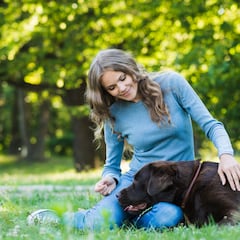 Si acaricias a los perros cuando los ves, la psicología dice que tienes estas características