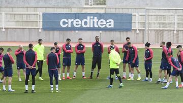 Paco J&eacute;mez, en una charla con la plantilla.