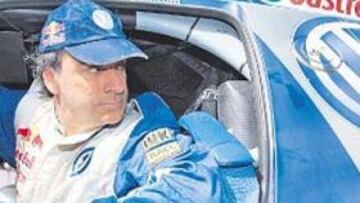 <b>DOLORIDO.</b> "Ha sido muy duro, tengo las muñecas destrozadas por la dirección"