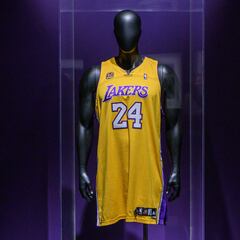 Subastan una camiseta de Kobe Bryant y se convierte en una de la más caras de la historia