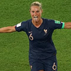 Europa arrasa en el inicio del Mundial femenino en Francia