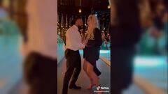 Charlotte Flair y Andrade bailan en la boda de Rush