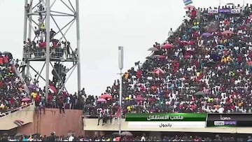 El aforo del estadio de Gambia era de 25.000 espectadores y dejaron entrar a 40.000.