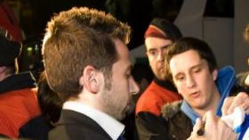 <b>BIENVENIDO A CASA. </b>Raúl Tamudo llegó anoche con la expedición de la Real Sociedad a Barcelona y se concentró en el NH Constanza.