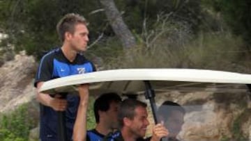 Van Nistelrooy, Duda y Kris, al hotel por aparecer tarde