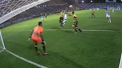 El buen centro de Mena que provocó un penal para Racing