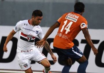 Eugenio Mena: 13 partidos en Cruzeiro y Sao Paulo, club al que defiende en la actualidad.