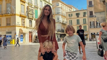 Alana Blanchard con sus hijos en Málaga