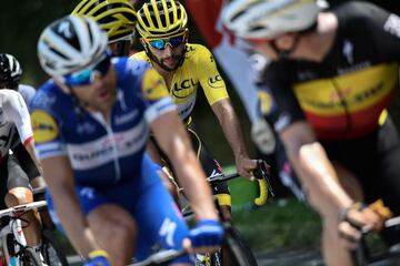 El colombiano Fernando Gaviria comenzó el día con el maillot amarillo tras su victoria en la primera etapa.