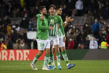 El Betis celebra su victoria en el Camp Nou.