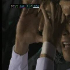 Enfado de Cristiano con el cámara: "Enfoca al partido"