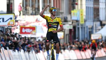 Christophe Laporte celebra su victoria en solitario en la Binche-Chimay-Binche.