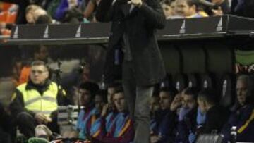 Luis Enrique, en el banquillo.