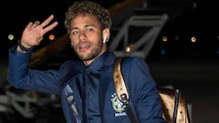 Neymar aterriza féliz en Sochi con sol, playa y buen rollo