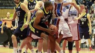 El Madrid gana en Santiago y se mantiene líder invicto