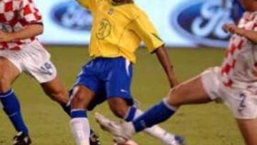 <b>SUPLENTE.</B> Parreira optó por la pareja Adriano-Ronaldo, con lo que Robinho estuvo en el banco.