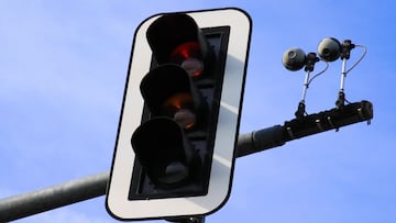 Semáforo con cámara automática