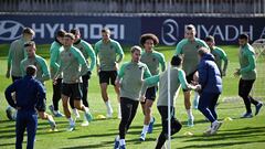 Griezmann, al frente de un ejercicio en el Cerro en la última sesión antes del Celtic.