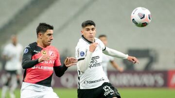 Fácilmente podría tener un espacio en la Roja, considerando el gran equipo (Corinthians) que defiende en Brasil. Sin embargo, de protagonismo y trascendencia, nada.