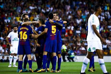 Sergio Busquets celebró el segundo gol con sus compañeros.