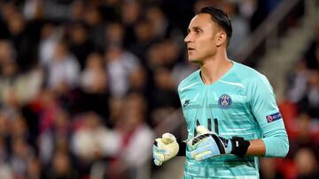 Keylor Navas parece haber encajado muy bien en el París Saint Germain, su buena relación con sus compañeros es notoria, tanto es así que ya hace alguna bromas.