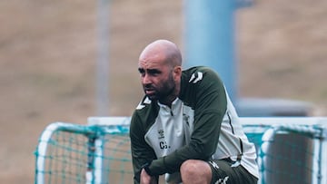 Claudio Giráldez, técnico del Celta, dirige un entrenamiento del equipo vigués.