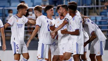 El Castilla celebra uno de sus goles al San Fernando.