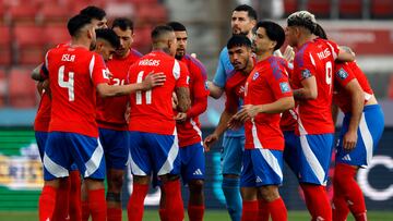 Jugó dos Eliminatorias por Chile y esta es su solución a la crisis: “Es el delantero del futuro”