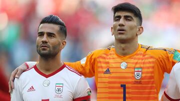 Al&iacute; Beiranvand durante el himno de su selecci&oacute;n.