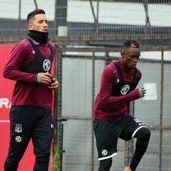 Barrios y el venezolano Pérez lideran el trabajo de Colo Colo