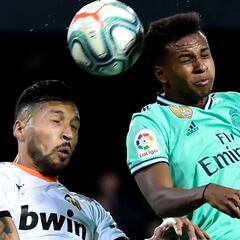 El Lyon se interesa en Garay