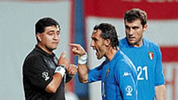 Di Livio recrimina una acción a Byron Moreno.