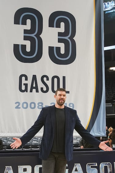 Los Angeles Lakers draftearon a Marc en 2007 (puesto 48), pero sus derechos acabaron en Memphis en el traspaso que llev a su hermano Pau a la franquicia de prpura y oro. Unos meses despus de aquel movimiento, Marc aterriz en la NBA, en unos Grizzlies donde pas nueve temporadas y media. Jugando en la tierra de Elvis, disput tres All Star y fue tambin elegido Mejor Defensor de la NBA (2013), convirtindose en el primer jugador europeo en lograrlo. Su peso en la franquicia ha sido tan grande que se ha convertido en el segundo jugador en su historia en ver retirada su camiseta. Su nmero 33 no podr ser utilizado nunca ms en Memphis.