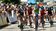 Germany&#039;s Phil Bauhaus (L) celebrates as he crosses the finish line ahead of France&#039;s Arnaud Demare (3rdR), wearing the best sprinter&#039;s green jersey, and France&#039;s Nacer Bouhanni (2ndR), at the end of the 175,5 km fifth stage of the 69th edition of the Criterium du Dauphine cycling race on June 8, 2017 between La Tour-de-Salvagny and Macon. / AFP PHOTO / PHILIPPE LOPEZ