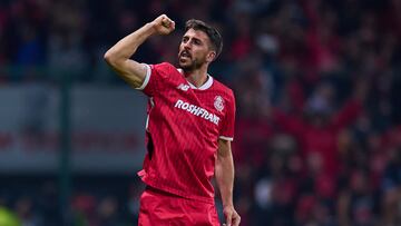 Joao Dias celebrates his goal 2-2 of Toluca during the 15th round match between Toluca and Leon as part of the Liga BBVA MX, Torneo Apertura 2024 at Nemesio Diez Stadium on November 02, 2024 in Toluca, Estado de Mexico, Mexico.