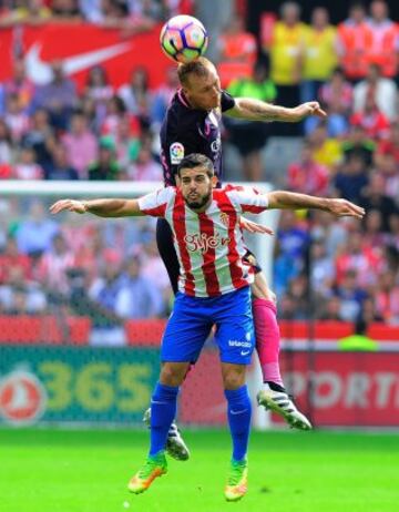 Jeremy Mathieu y Víctor Rodríguez.