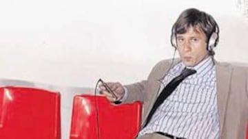 <b>MÁXIMA RELAJACIÓN. </b>De esta forma posó Cassano en el banquillo del Nou Estadi de Tarragona una hora antes del encuentro.