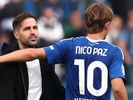 COMO, ITALY - OCTOBER 19: Como 1907 coach Cesc Fabregas and Nico Paz of Como 1907 celebrate the victory at the end of the Serie A match between Como 1907 and Juventus FC at Giuseppe Sinigaglia Stadium on October 19, 2025 in Como, Italy. (Photo by Marco Luzzani/Getty Images)