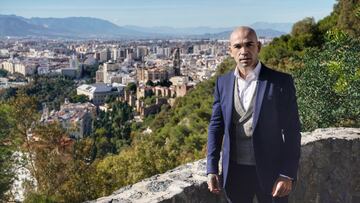 Manolo Gaspar, posando para AS en Gibralfaro y con M&aacute;laga de fondo.