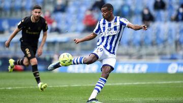 SAN SEBASTIAN, SPAIN - FEBRUARY 21: Alexander Isak of Real Sociedad scores his team's first goal during the La Liga Santander match between Real Sociedad and Deportivo Alaves at Estadio Anoeta on February 21, 2021 in San Sebastian, Spain. Sporting st