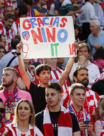 Los aficionados rojiblancos se volcaron con Fernando Torres.