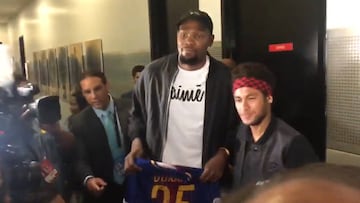 Neymar estuvo en el Warriors -Cavs y le regaló una camiseta a Durant