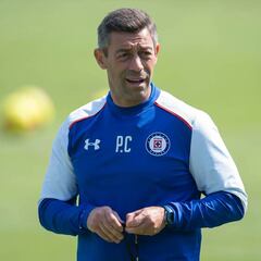 Pedro Caixinha paga sanción con 11 mil pesos para debut con Cruz Azul
