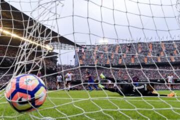 Valencia - Barcelona. Gol de Messi.