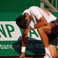 Djokovic should seek Federer's advice, says former mentor